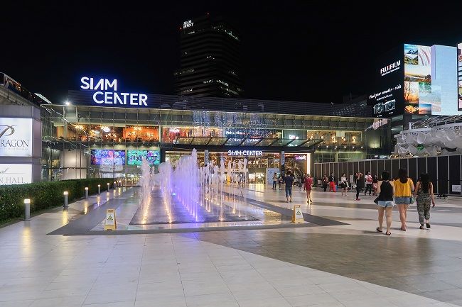 Siam Center mang phong cách trẻ trung và hiện đại 