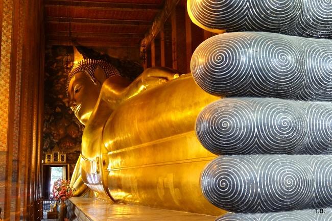 Chùa Wat Pho nổi tiếng nhờ bức tượng phật trong tư thế nhập niết bàn