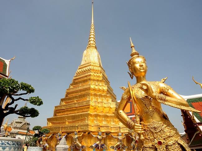 ngôi chùa Phật giáo linh thiêng nhất tại Thái-Wat Phra Kaew 